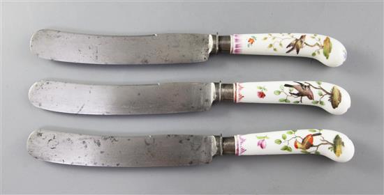 Three Meissen porcelain handled knives, late 18th century, 26cm